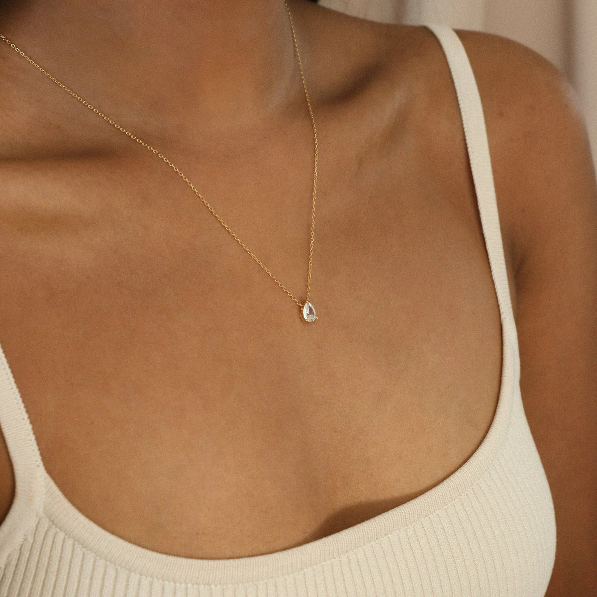 Brilliant Teardrop - Elegant Necklace in Teardrop Shape