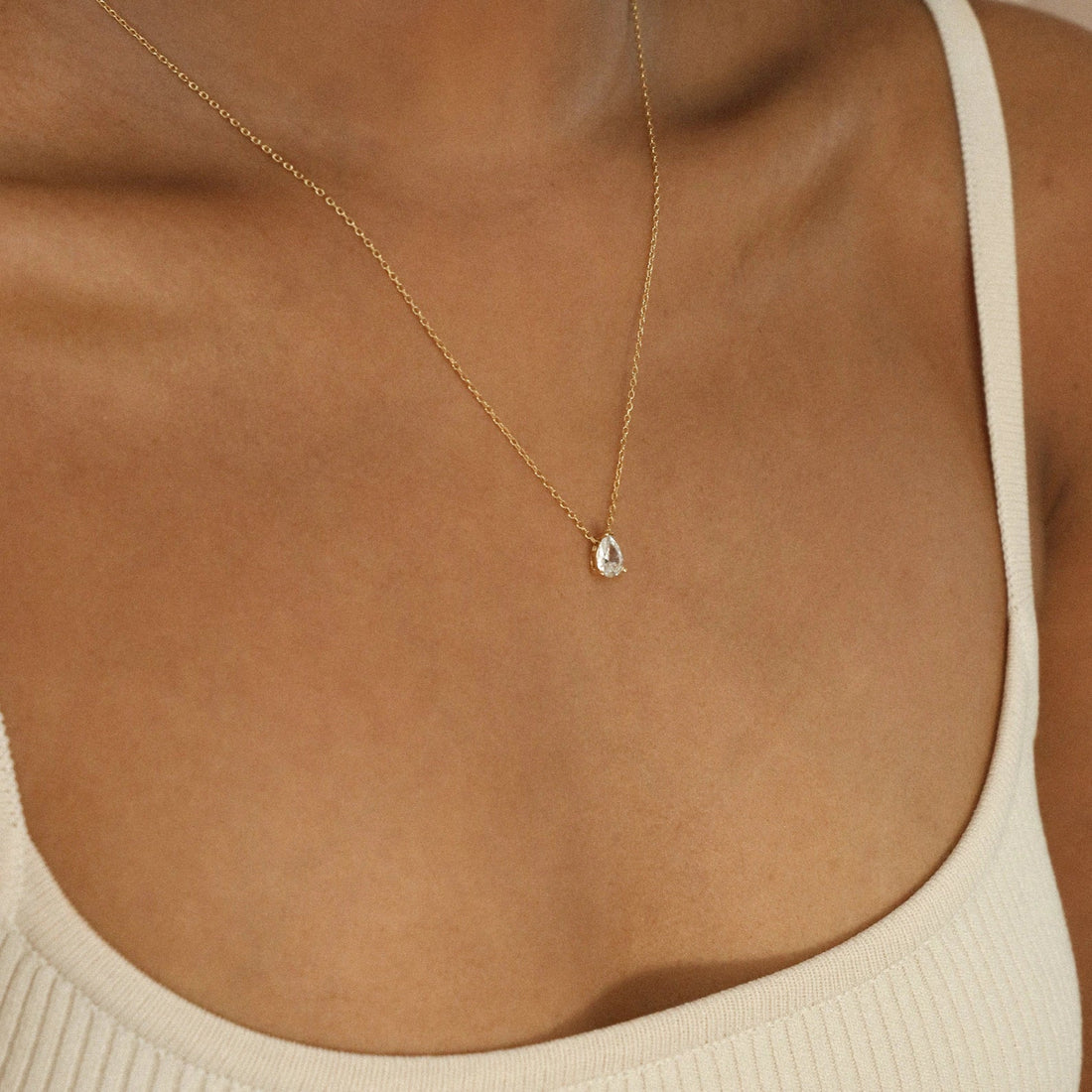 Brilliant Teardrop - Elegant Necklace in Teardrop Shape