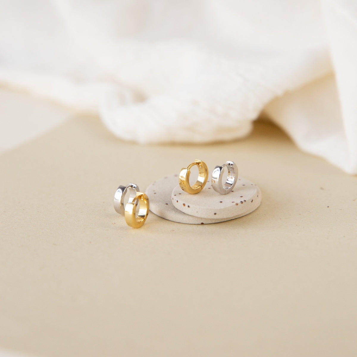 Huggies Classics - Small Minimalist Hoops