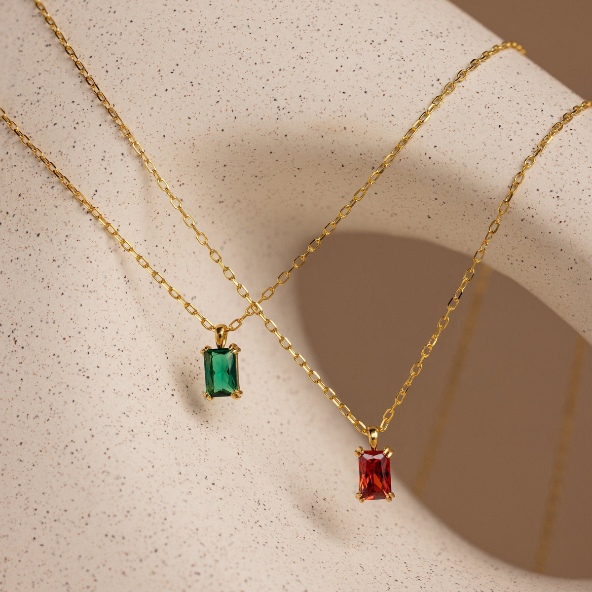 Victoria – Emerald Waist Collar