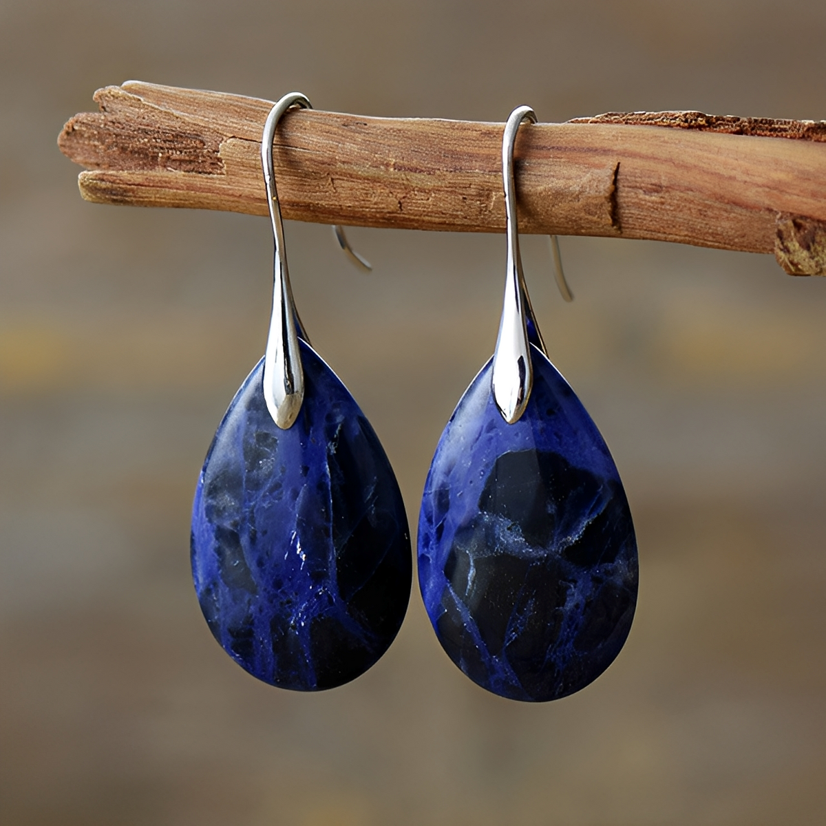 Kris – Vintage chic earrings with blue stone