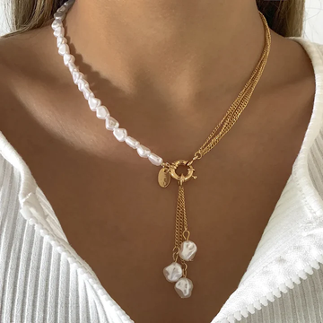 Ella – Gold and Elegant Pearls Chain