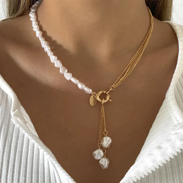 Ella – Gold and Elegant Pearls Chain