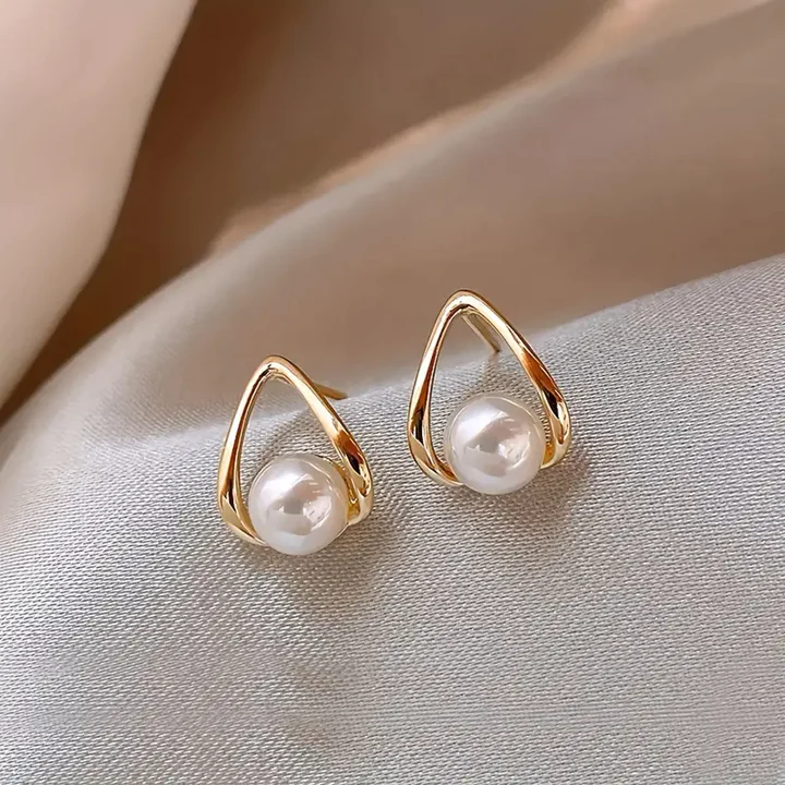 Geah – Gold Hollow Pearl Earrings