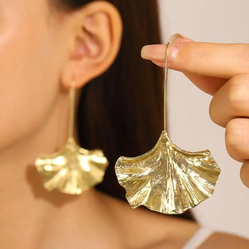 Bliss – Vintage golden petal earrings
