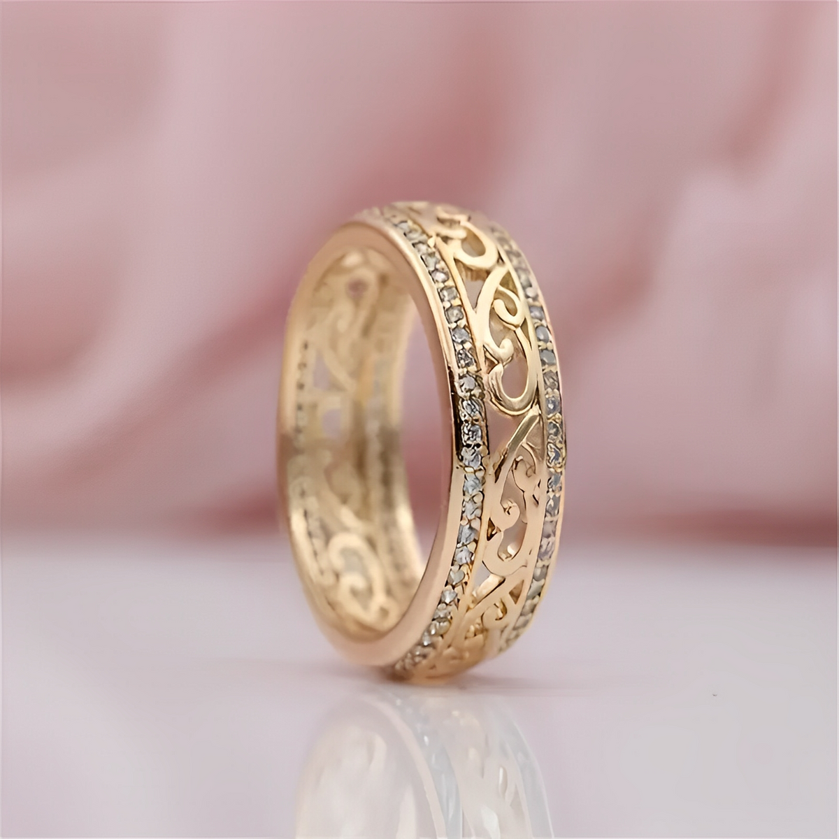 Jevy – Wide gold ring with holes