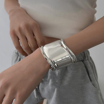 Daria – Wide Metal Bracelet