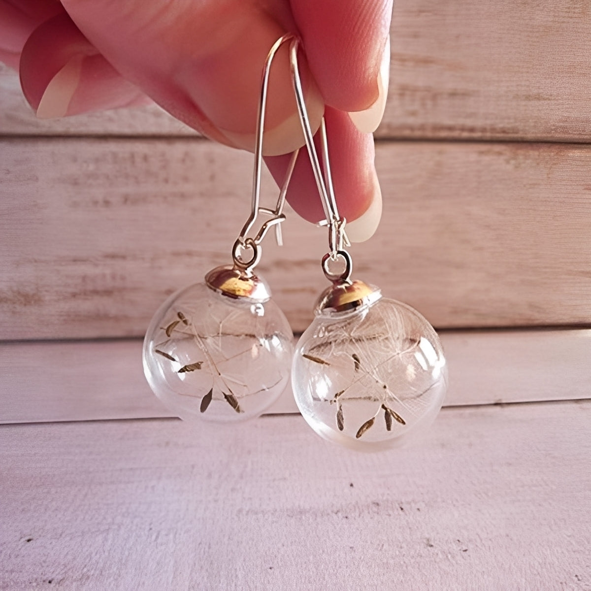 Liora – Silver earrings with dandelion design