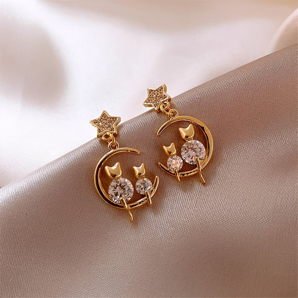 Yvie – Kitten Earrings