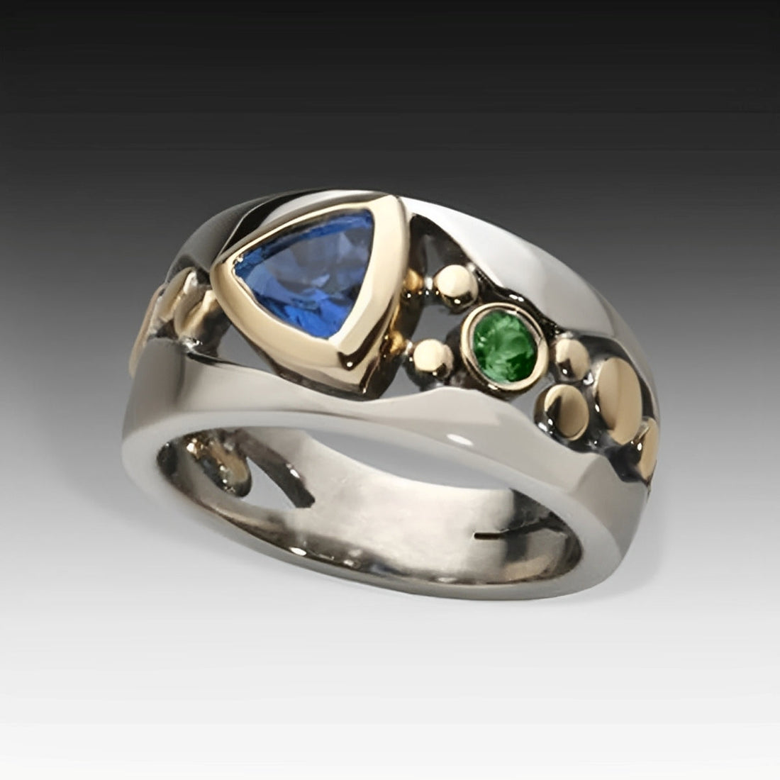 Ricca – Vintage ring with bright blue crystal