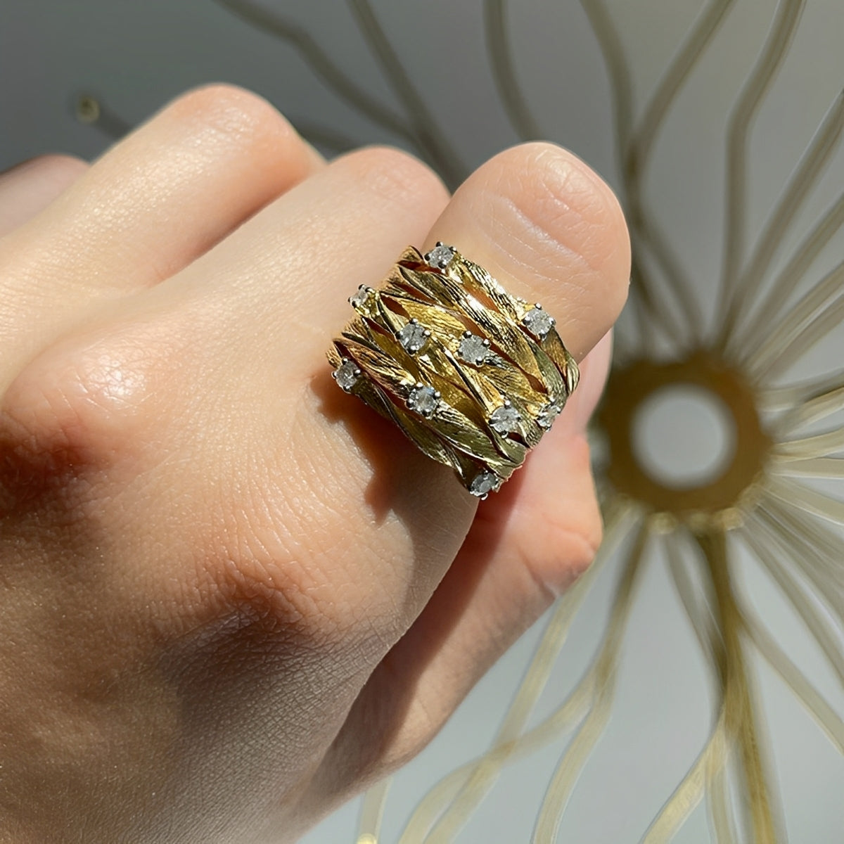 Marisse – Golden vintage style ring with subtle shine