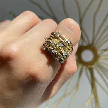 Marisse – Golden vintage style ring with subtle shine