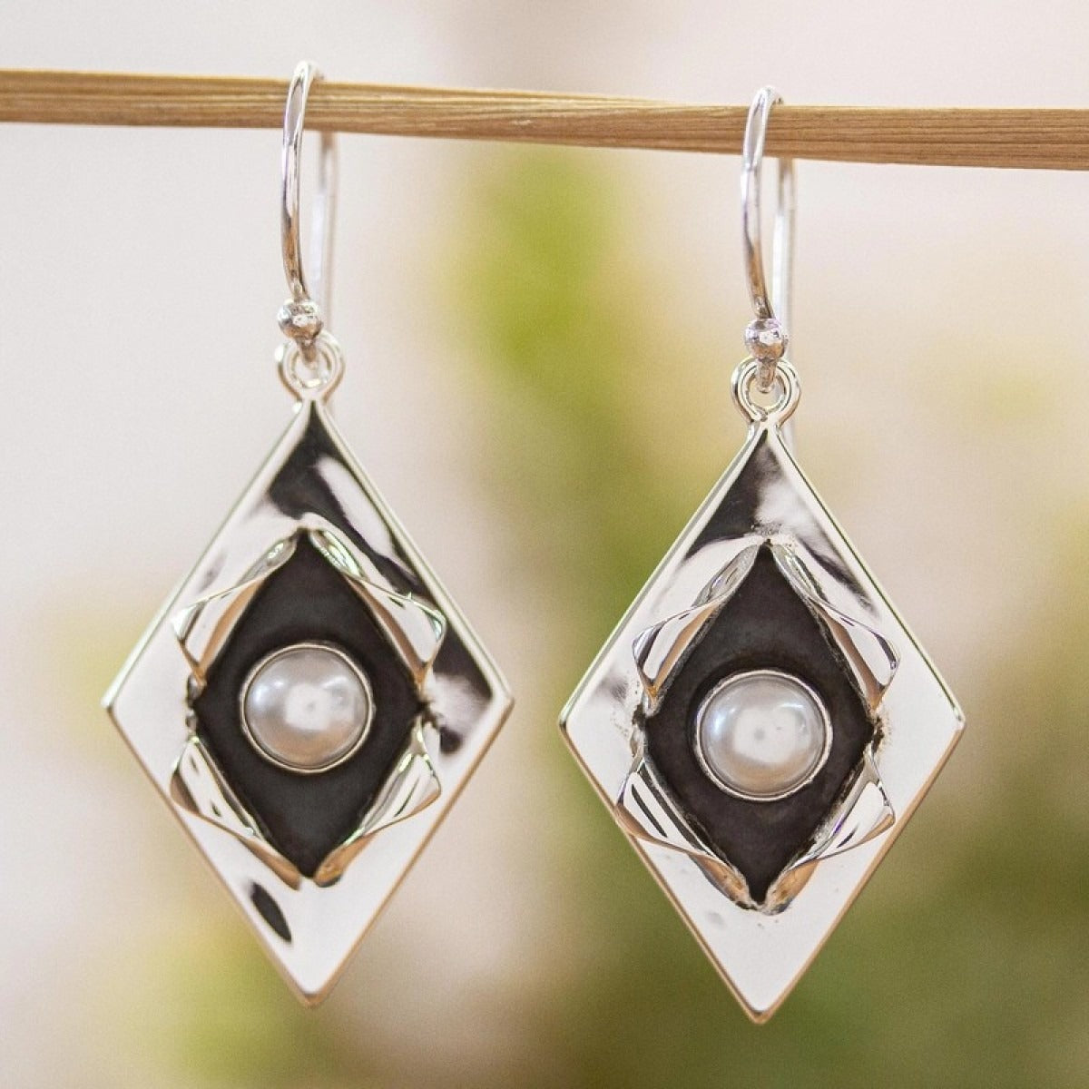 Nova – Vintage earrings of pearls and elegant silver