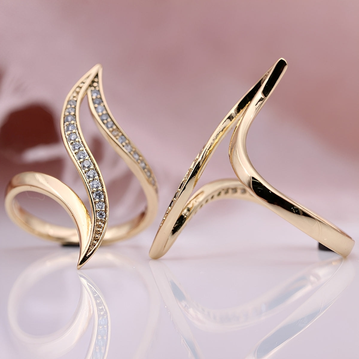 Brianna – Elegant ring with shiny details