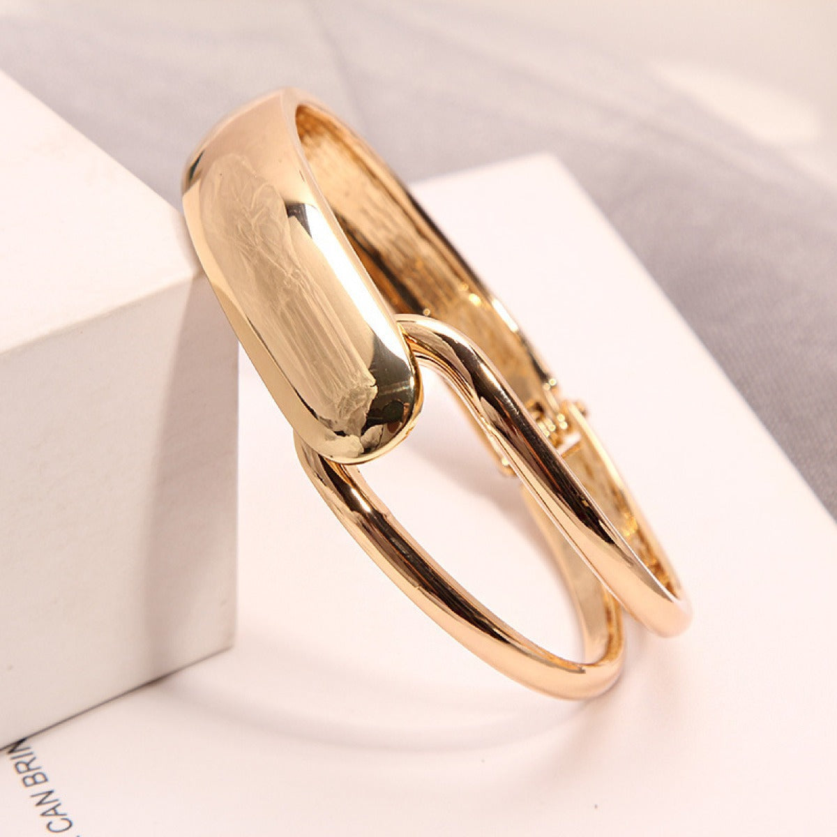 Alyssa – Elegant Gold Bracelet