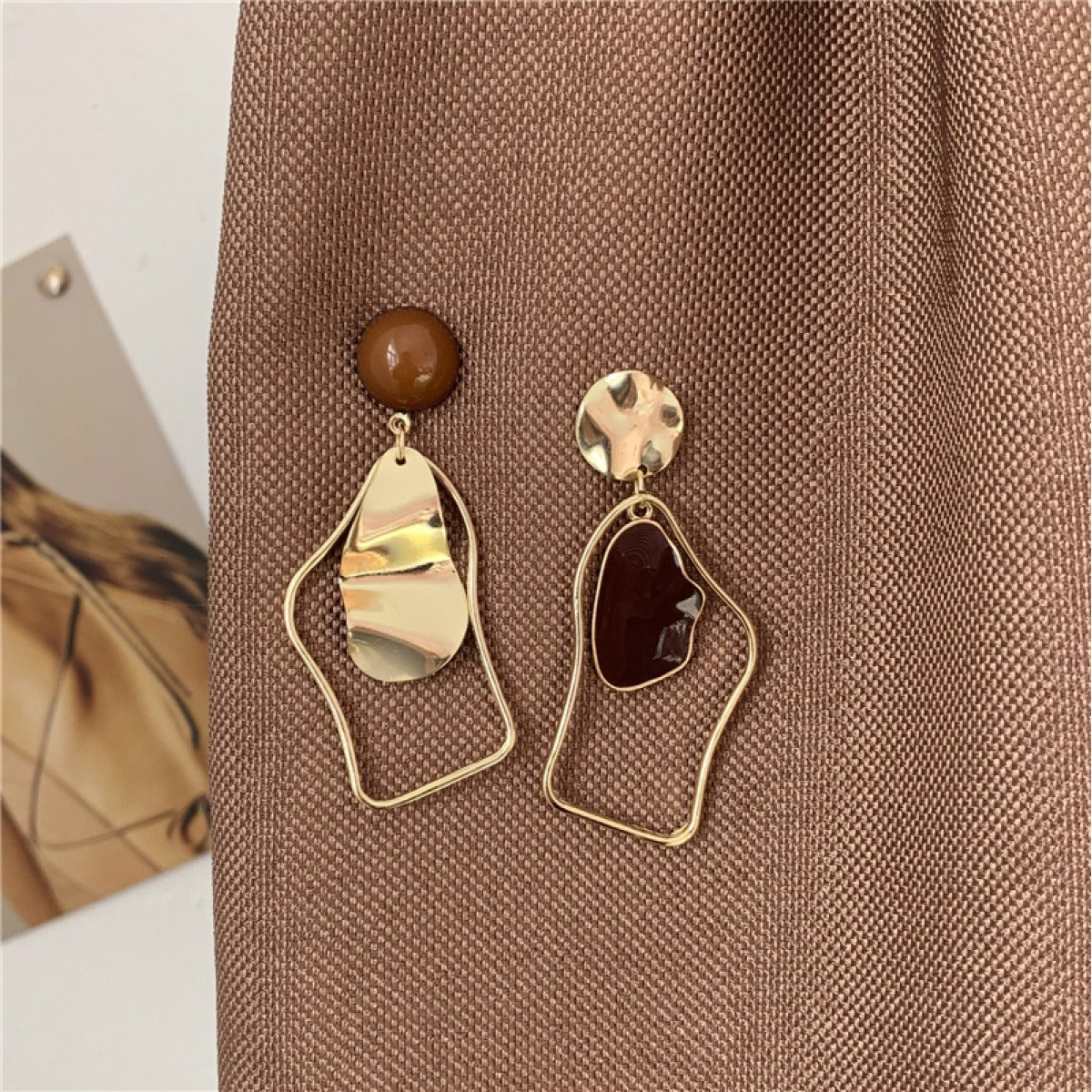 Rhia – Earrings with irregular dangling pendants