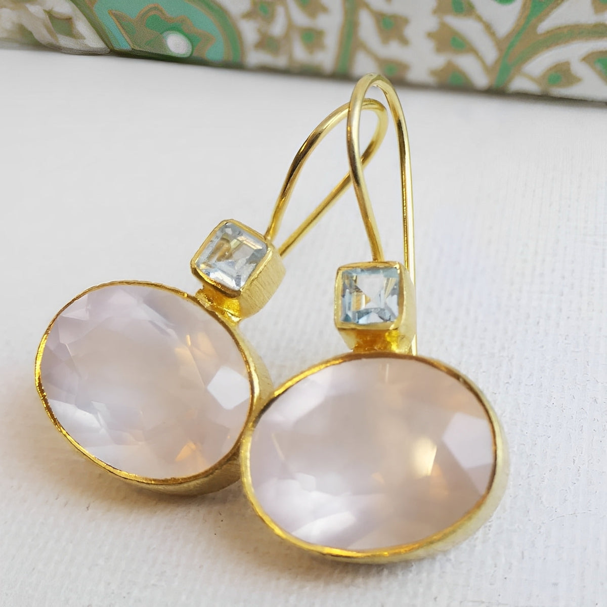 Emerald – Vintage earrings with green crystals