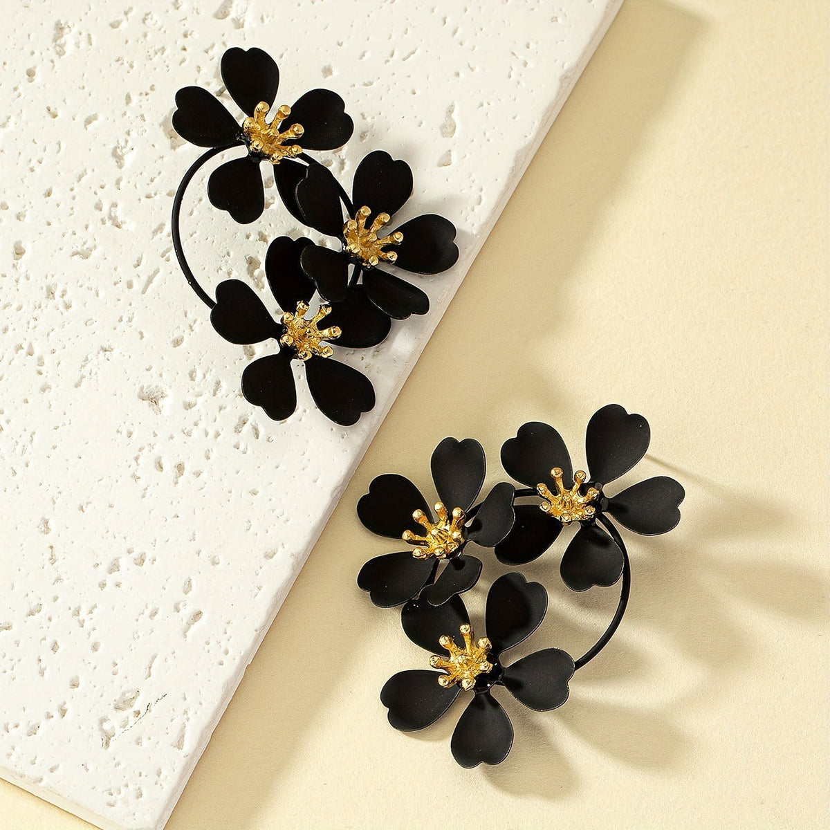Noelia – Vintage Black Flower Drop Earrings