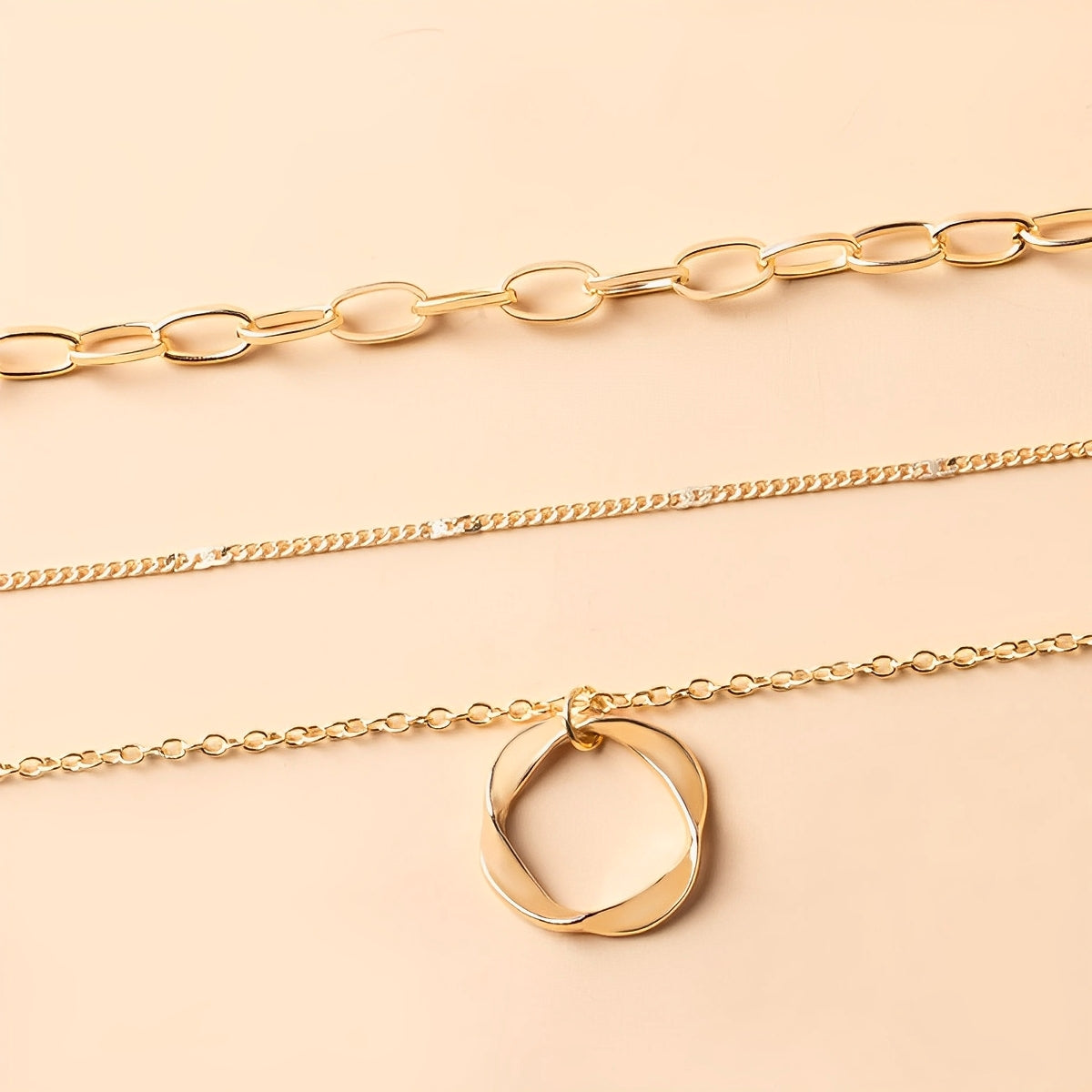 Ivana – Vintage collar with total charm