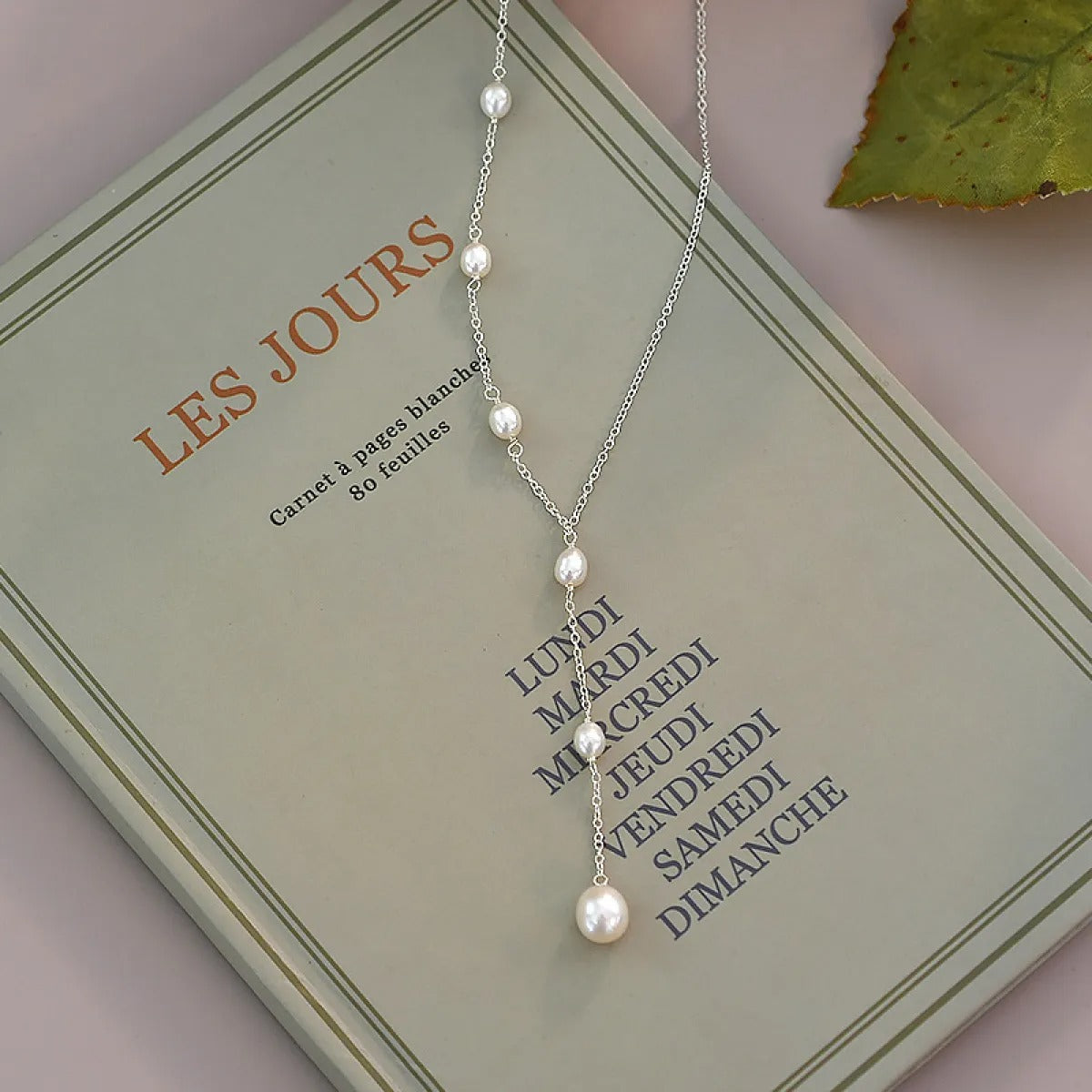 Kayla – Vintage necklace with pearl pendant