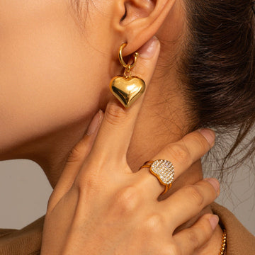 Liza – Hanging heart-shaped golden earrings