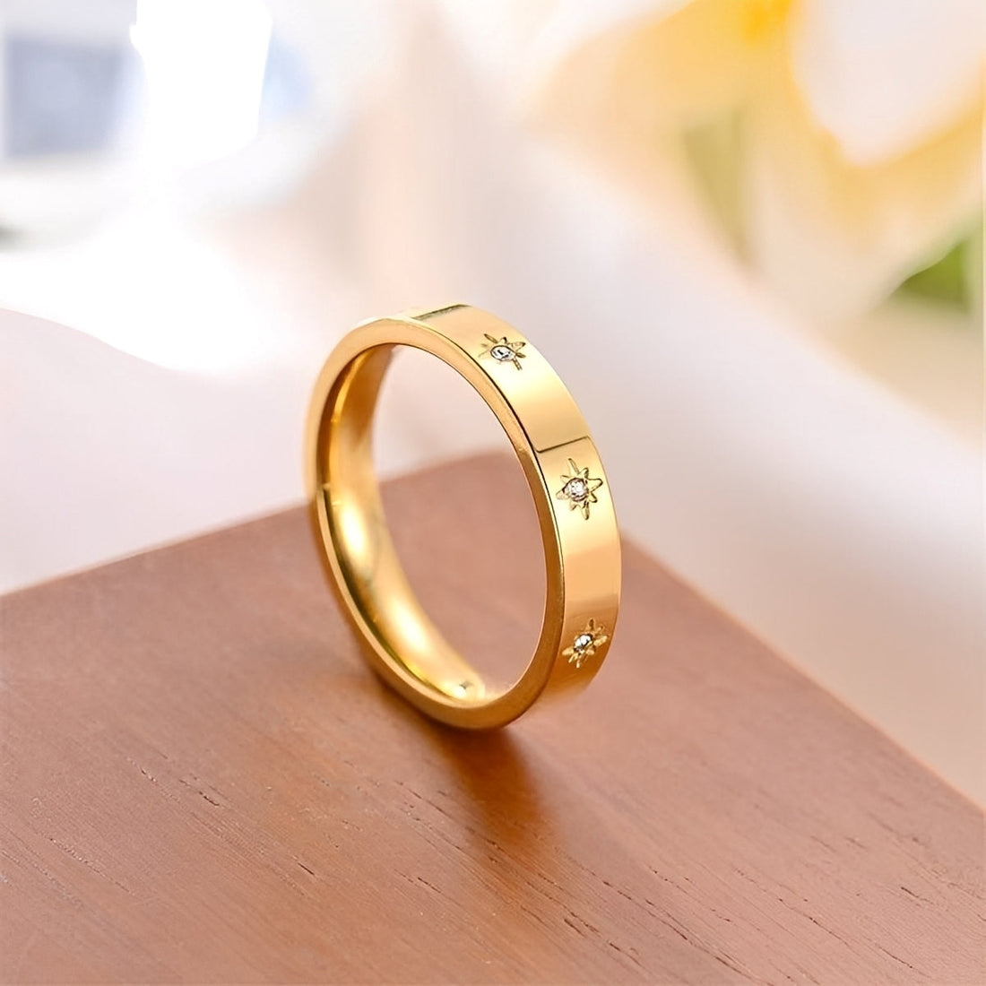 Nova – Gold ring with bright stars