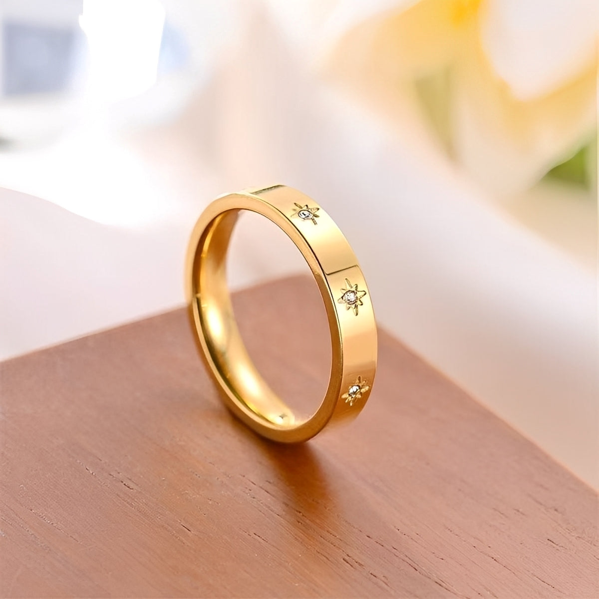 Nova – Gold ring with bright stars