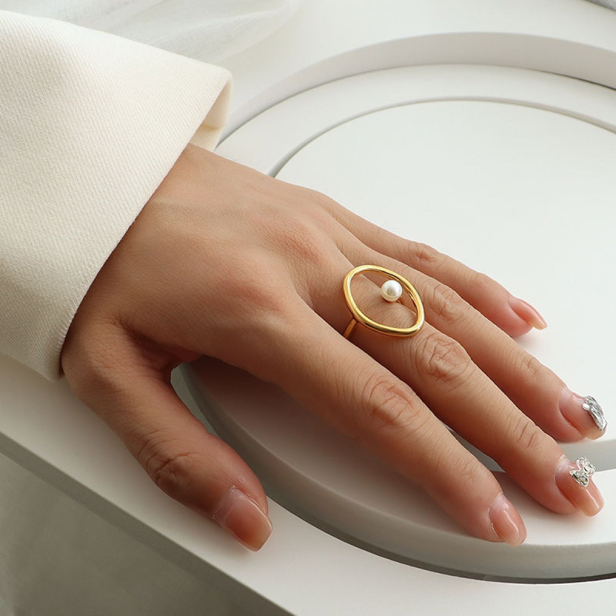 Frog – Gold Ring with Oval Freshwater Pearl