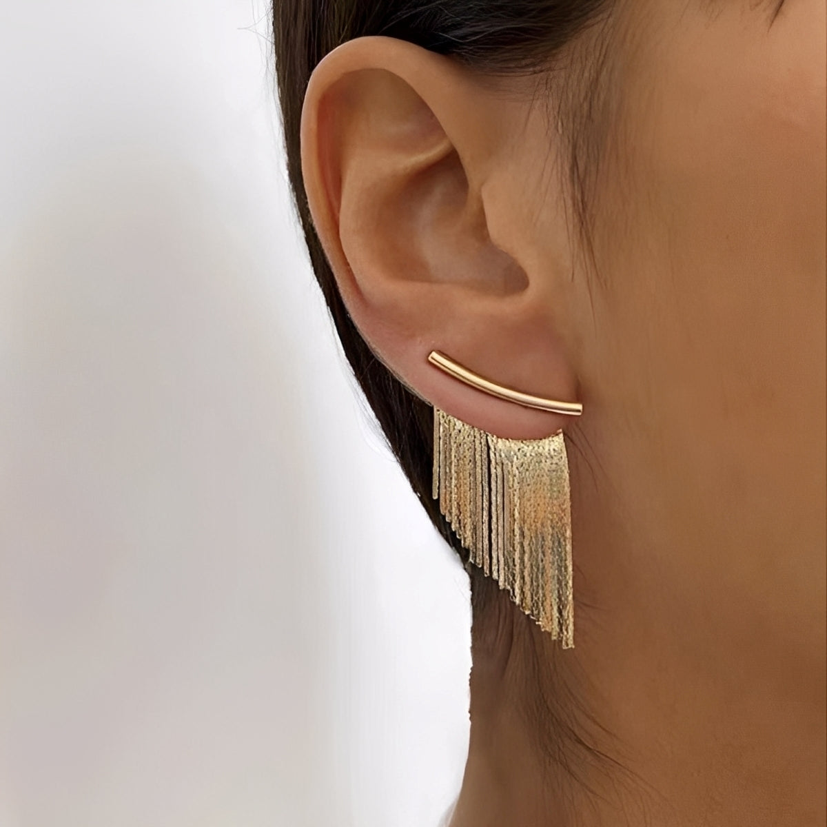 Claire – Vintage gold earrings with drape