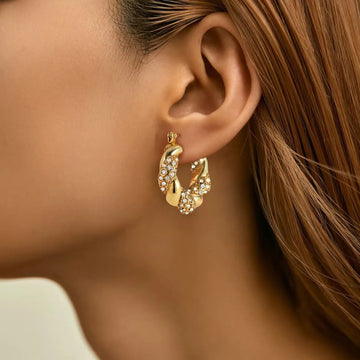Alix – U-Twist Earrings in Gold