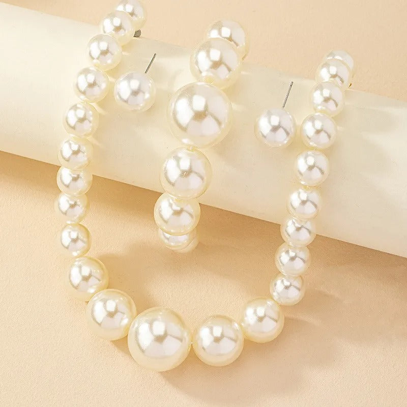 Carla – Vintage set of earrings, bracelet and necklace