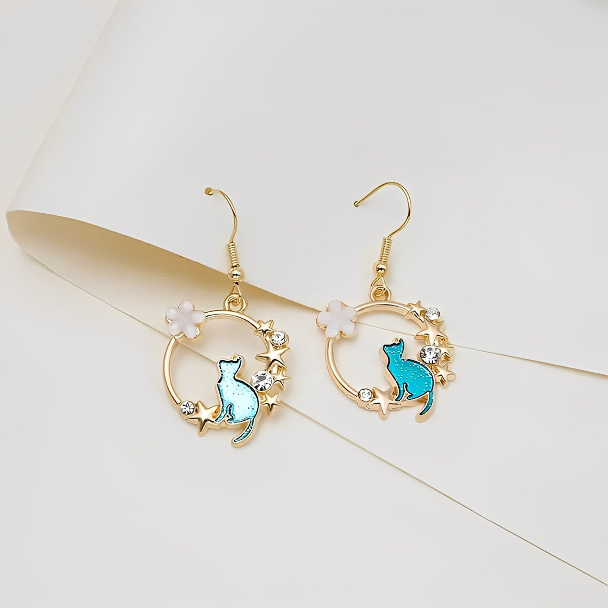Lynna – Beautiful Cat Pendants