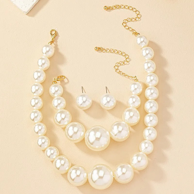 Carla – Vintage set of earrings, bracelet and necklace
