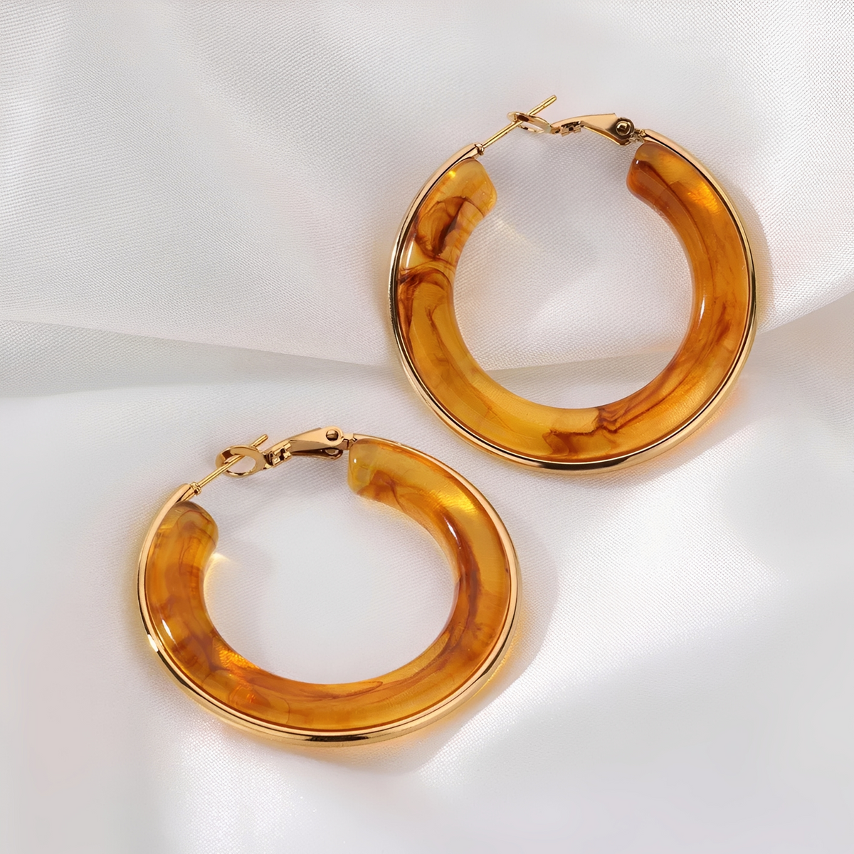 Oreilia – Tortoise Shell Hoop Earrings