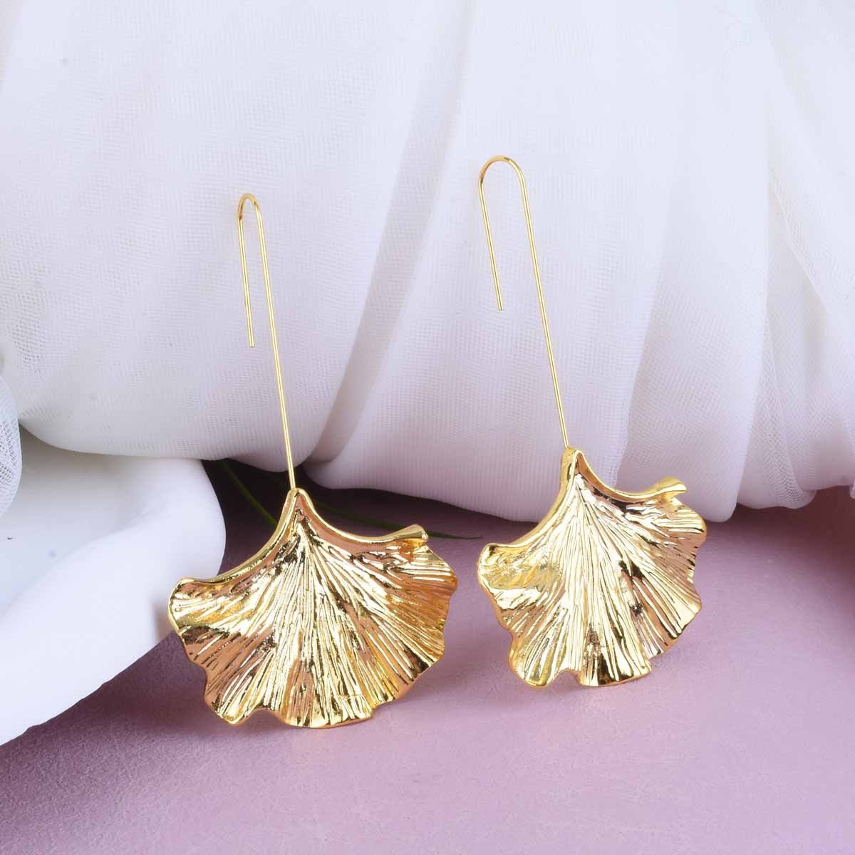 Bliss – Vintage golden petal earrings