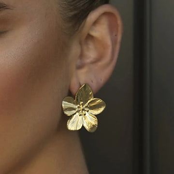 Rianne – Flower Earrings in Gold