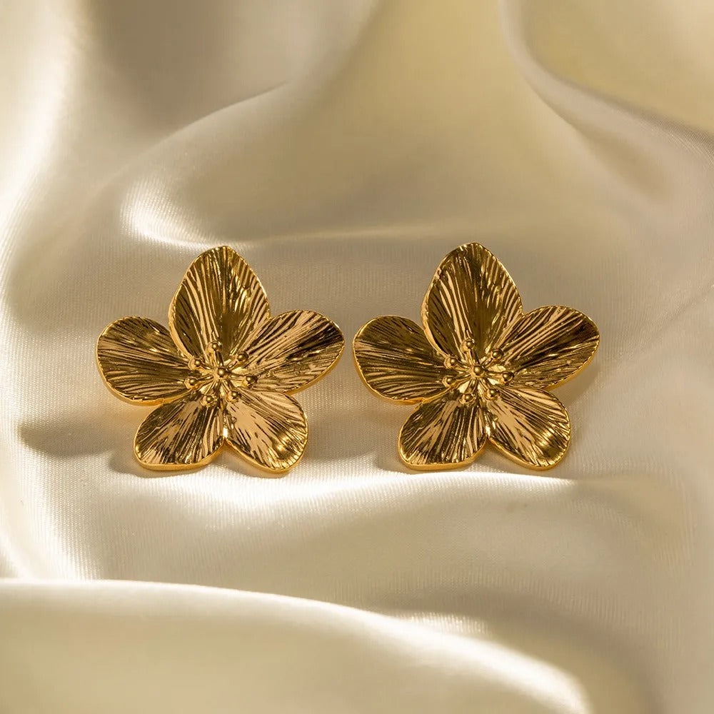 Rianne – Flower Earrings in Gold