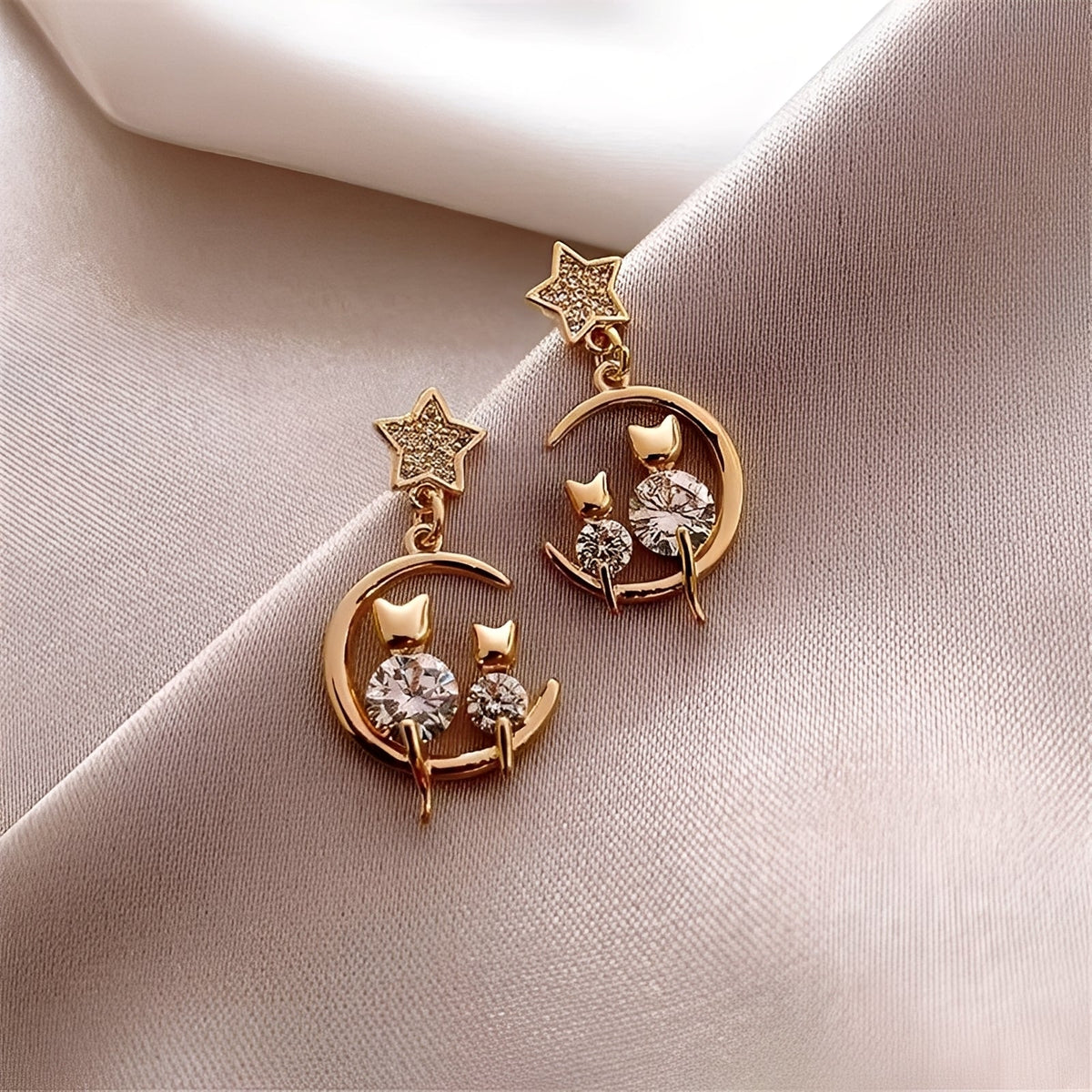 Yvie – Kitten Earrings