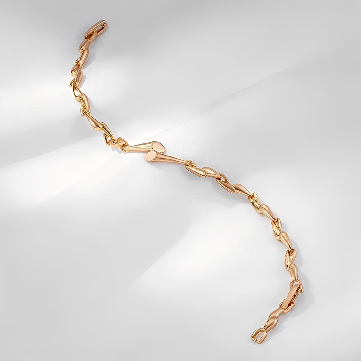 Lina – Elegant Bracelet in Gold