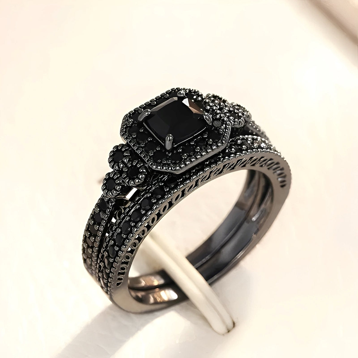 Adrian – Vintage Ring Set in Black