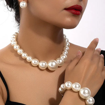 Carla – Vintage set of earrings, bracelet and necklace
