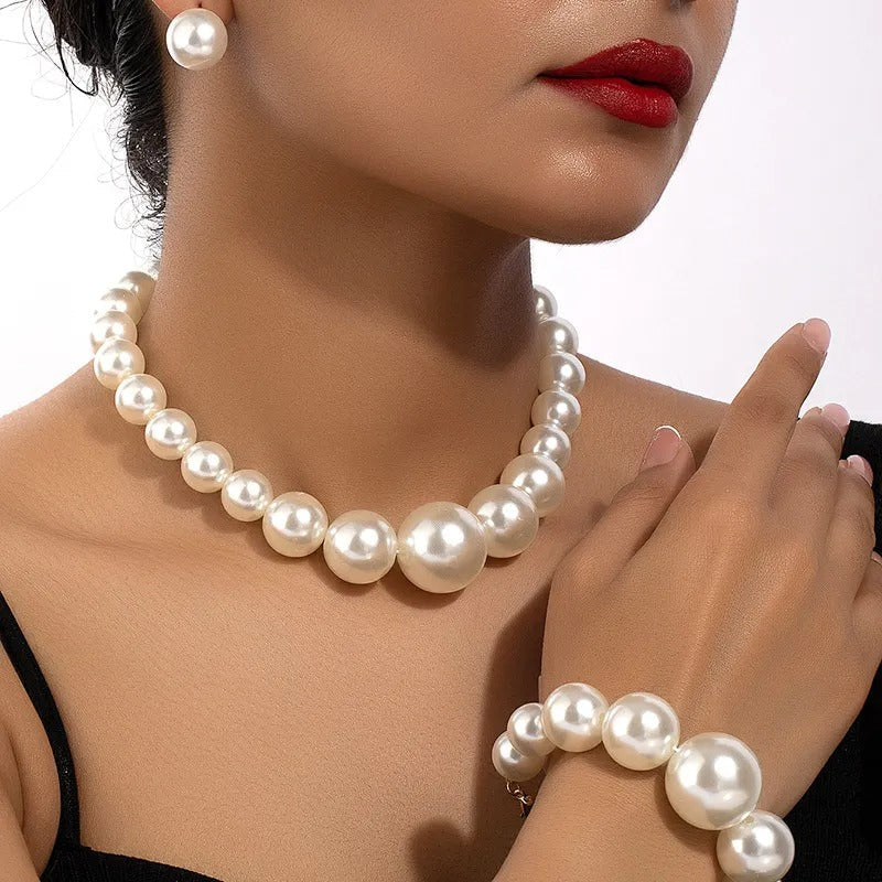 Carla – Vintage set of earrings, bracelet and necklace