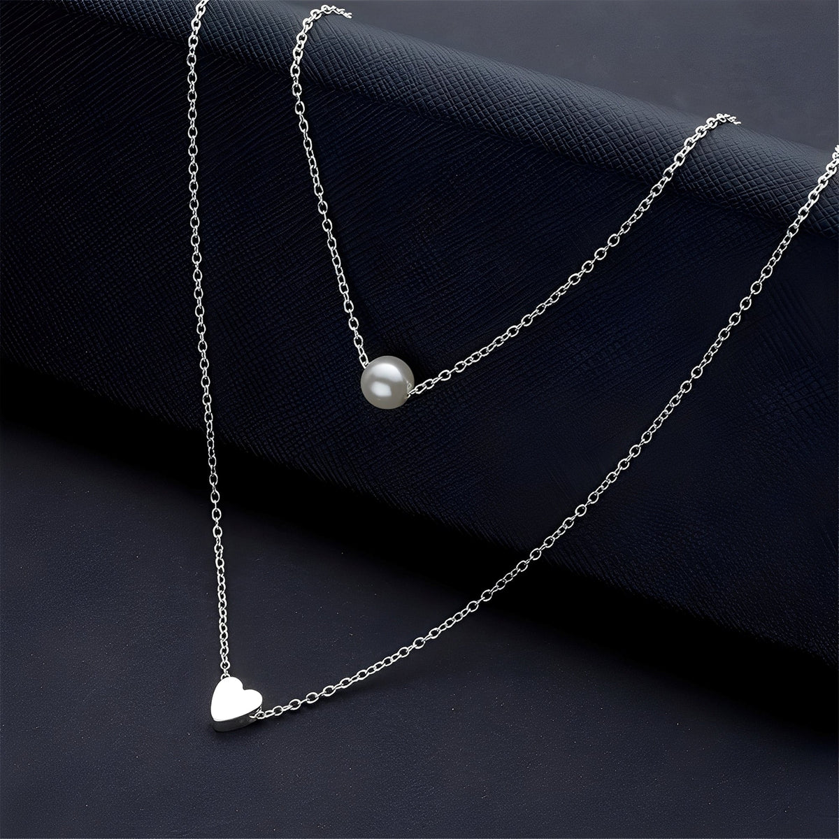 Julia – Elegant Collar of Pearls and Hearts
