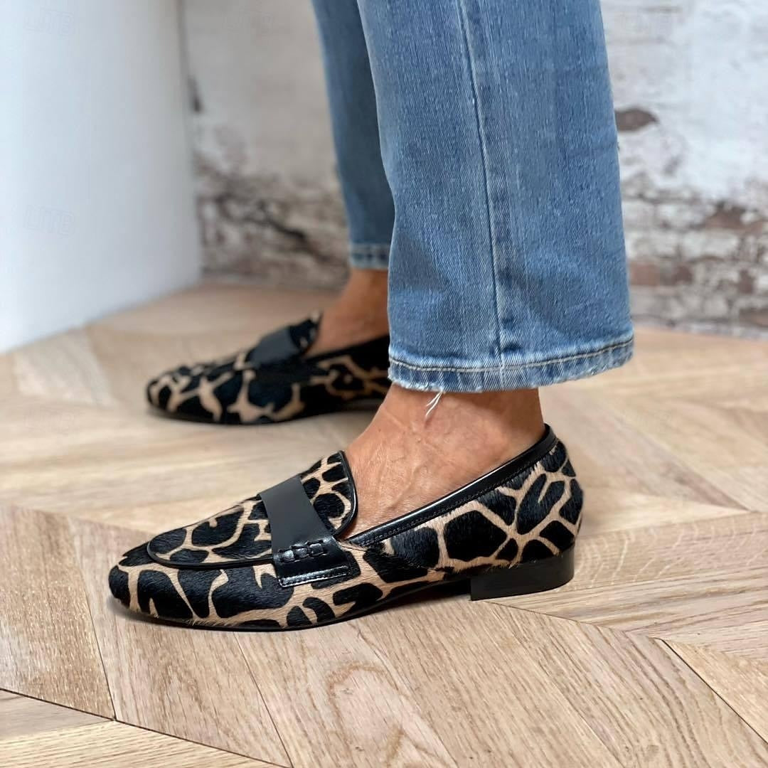 Katherina - Women's loafers with black details