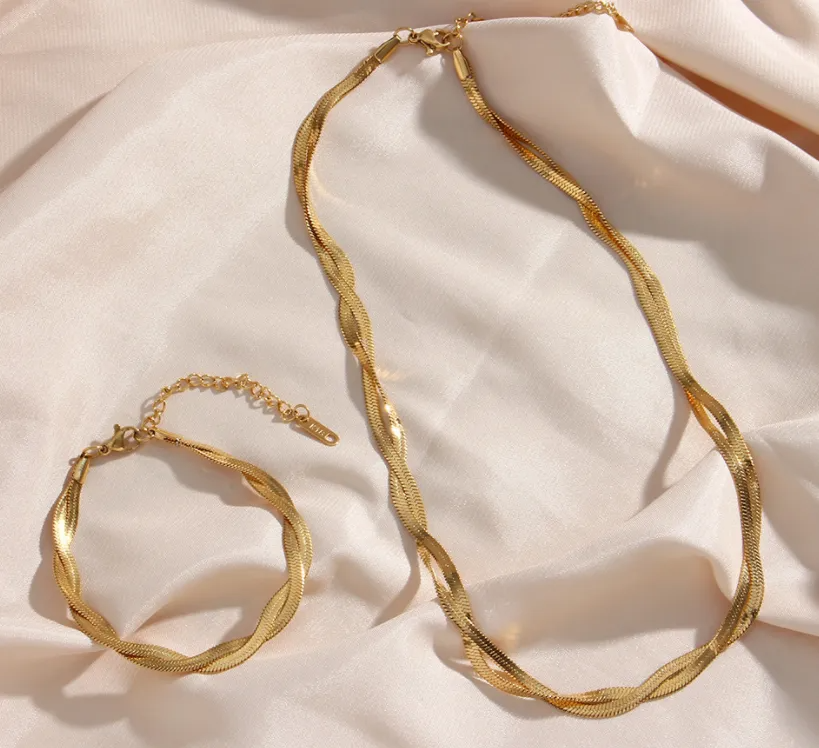 Alina – Elegant gold intertwined necklace and bracelet set