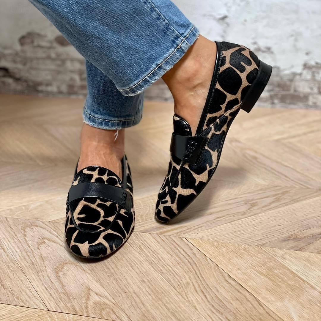 Katherina - Women's loafers with black details