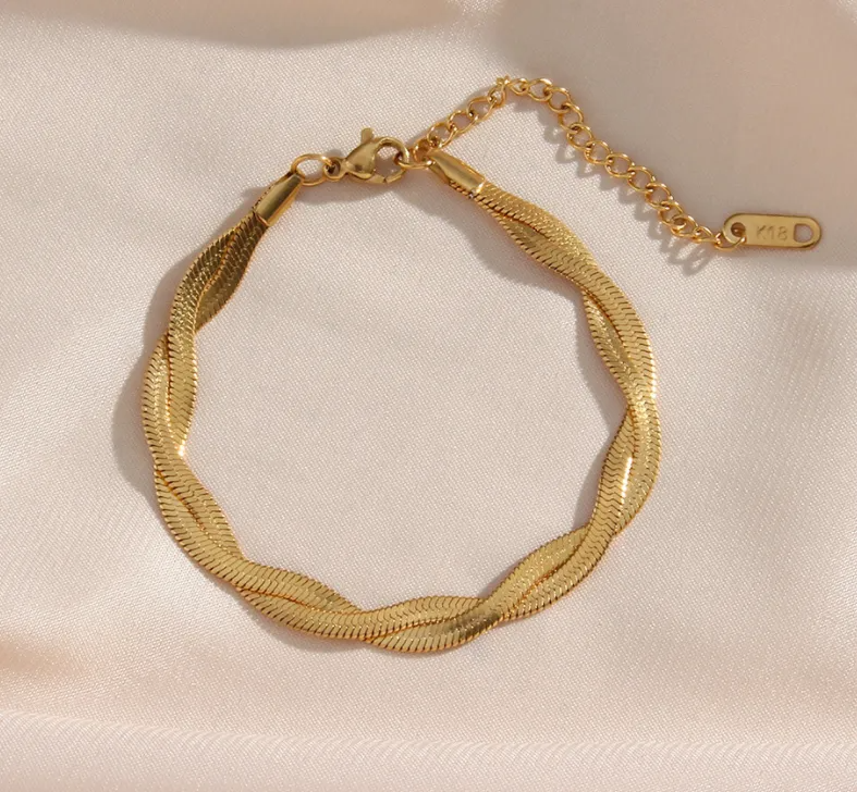 Alina – Elegant gold intertwined necklace and bracelet set