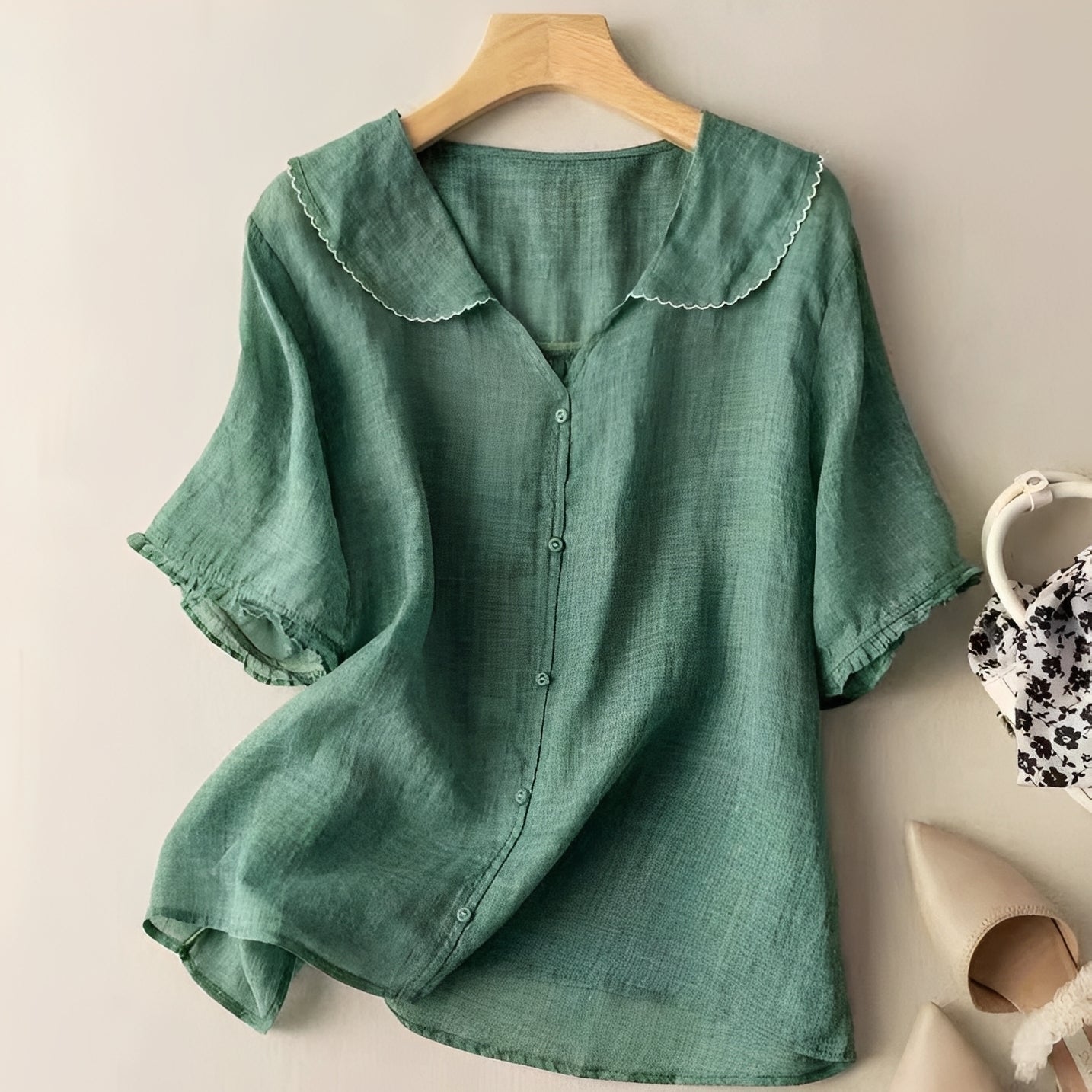 Christa - Women's blouse with a classic, laid-back fit