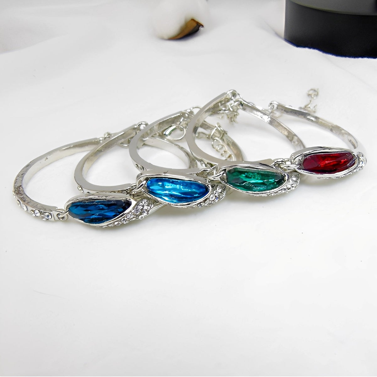 Miku – Elegant bracelet adorned with sapphires