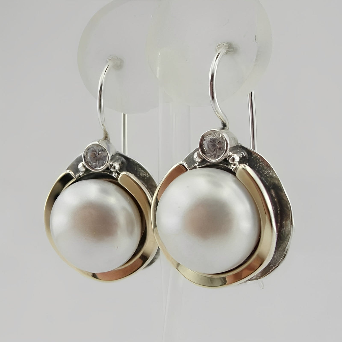 Helena – Vintage earrings with rounded pearls